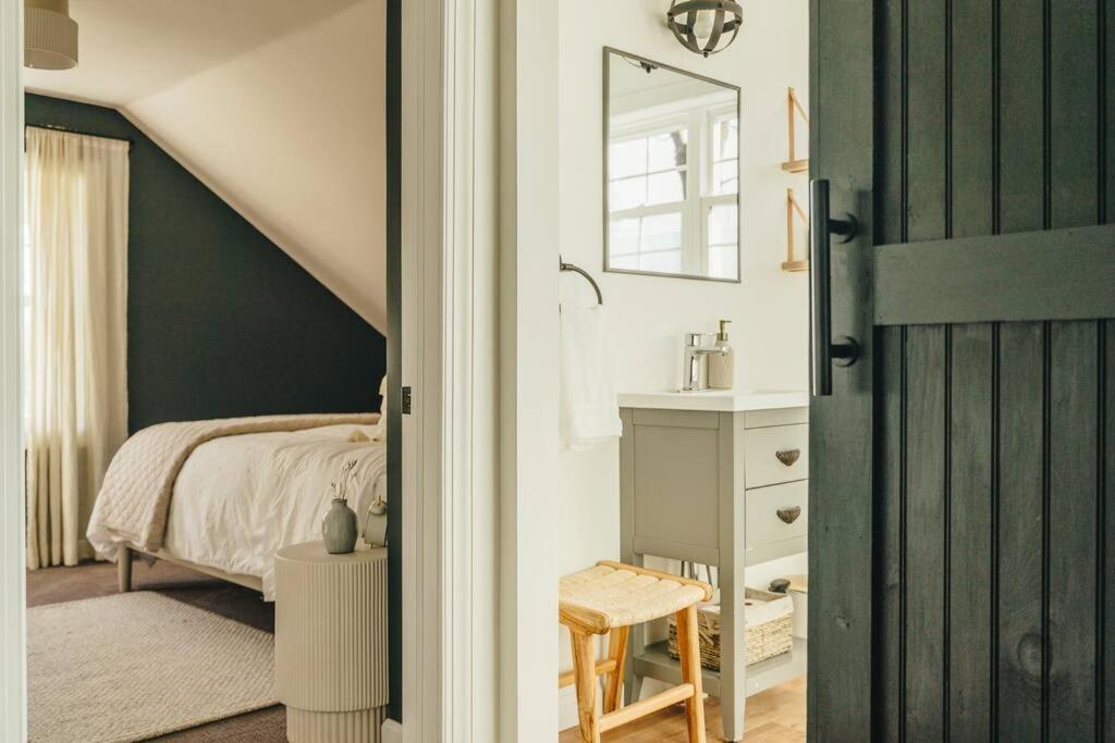 Cozy Cottage, Hot Tub, Fire Pit, 15Min To Hudson And Hiking Catskill Extérieur photo